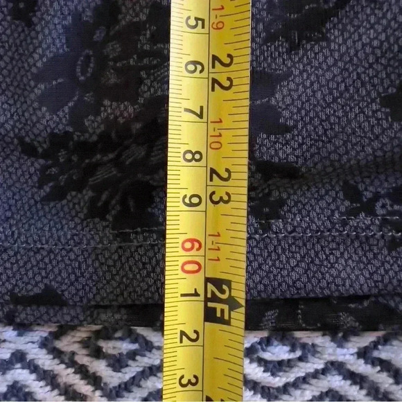 Vtg Express World Brand Grey Lace Midi Skirt - Size Medium - Picture 4 of 6